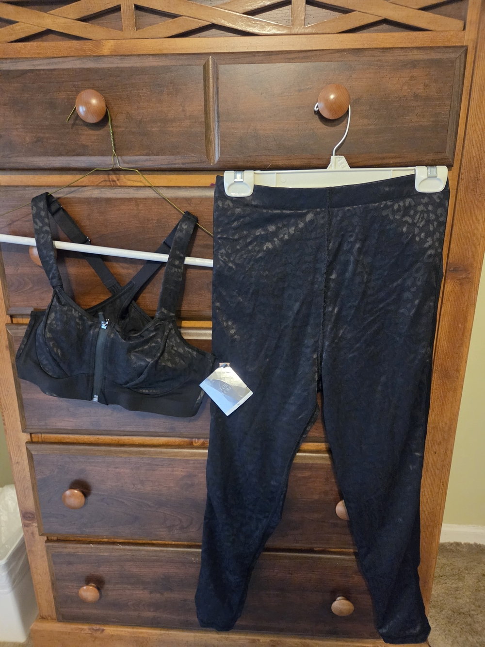 Victoria's Secret Black Front-Zip High-Support Sports Bra & Leggings Set